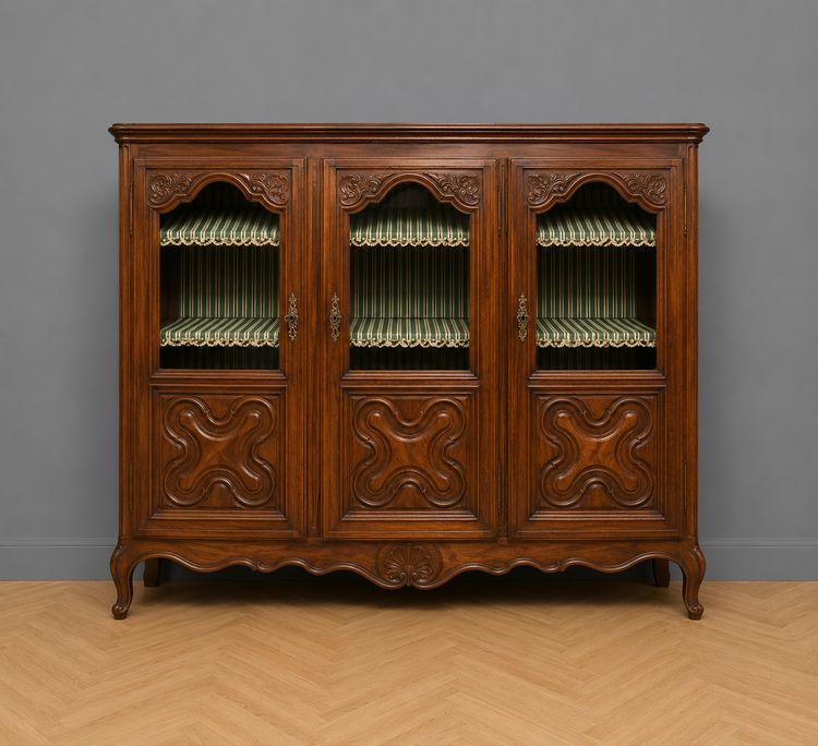 Wichtiger Bücherschrank aus Walnussholz im Stil Louis XV.