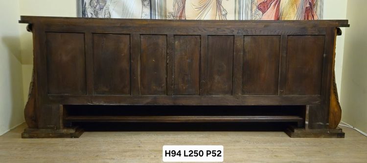 Importante enfilade époque Art Déco en noyer et cuir, reposant sur une élégante base architecturée 