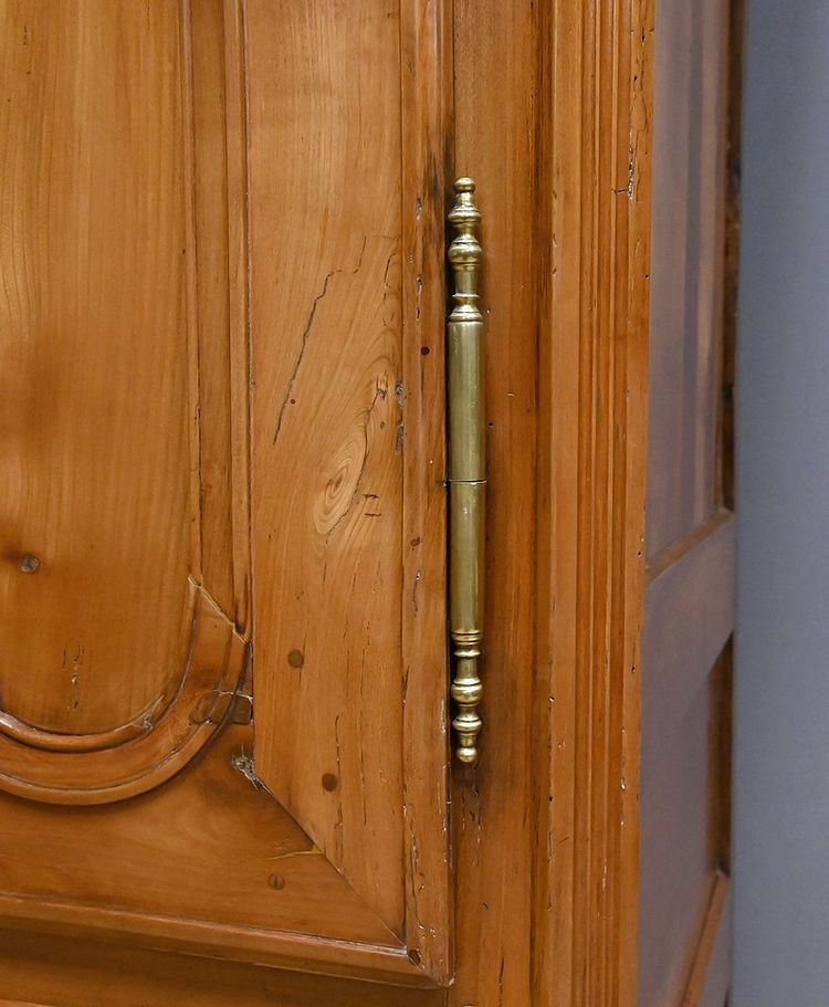 Mobile a quattro ante in legno di ciliegio, artigianato regionale, stile Luigi XV - prima metà del XIX secolo