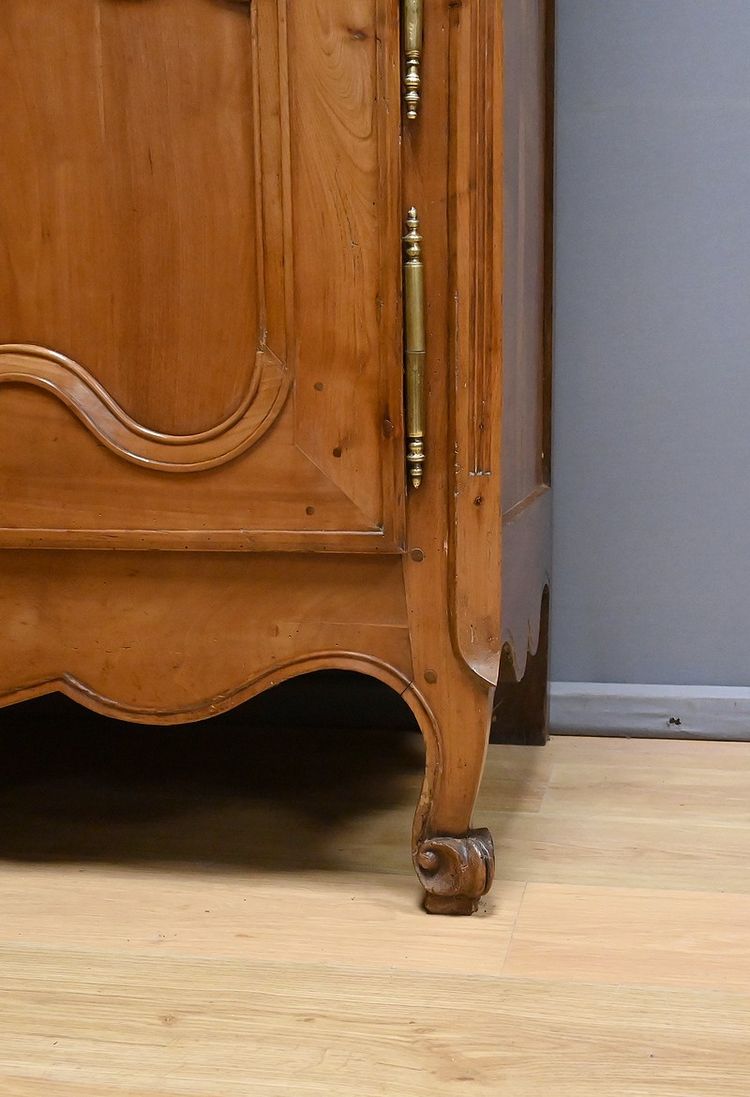 Mobile a quattro ante in legno di ciliegio, artigianato regionale, stile Luigi XV - prima metà del XIX secolo