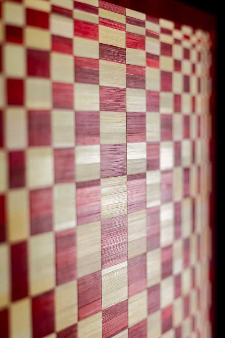 Coppia di pannelli intarsiati in paglia rossa e oro. Stile contemporaneo. LS6823814/2