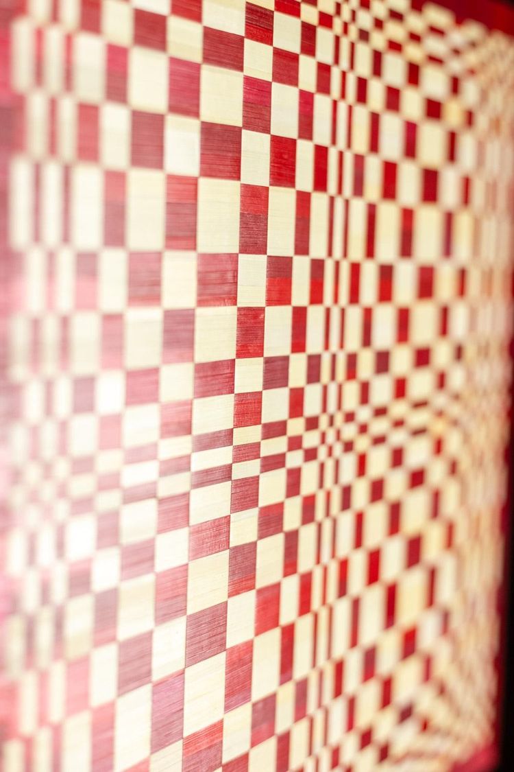 Coppia di pannelli intarsiati in paglia rossa e oro. Stile contemporaneo. LS6823814/2