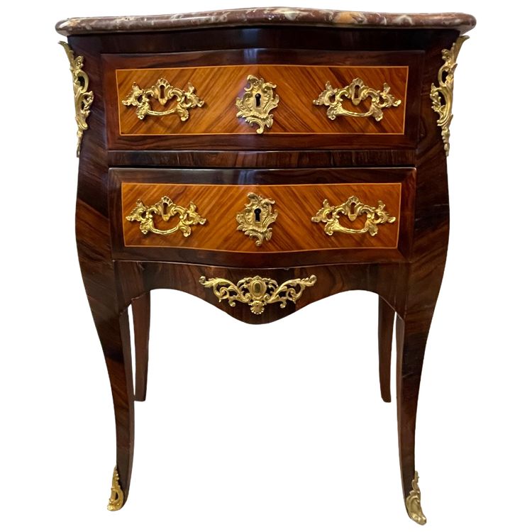 Commode d'Entre Deux De Style Louis XV