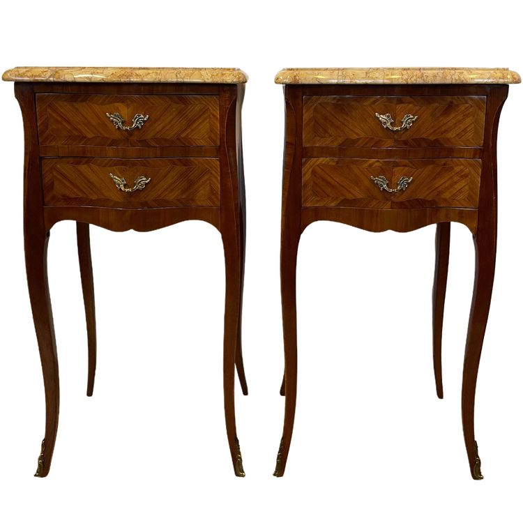 Paire de chevets de style Louis XV en Bois de rose 
