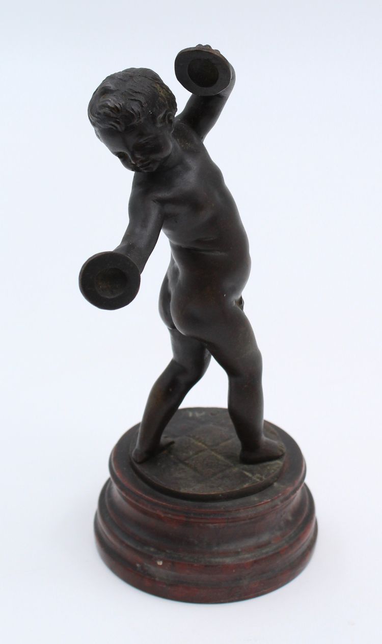 Scultura in bronzo al clodion raffigurante un bambino/putti danzante, XIX secolo.