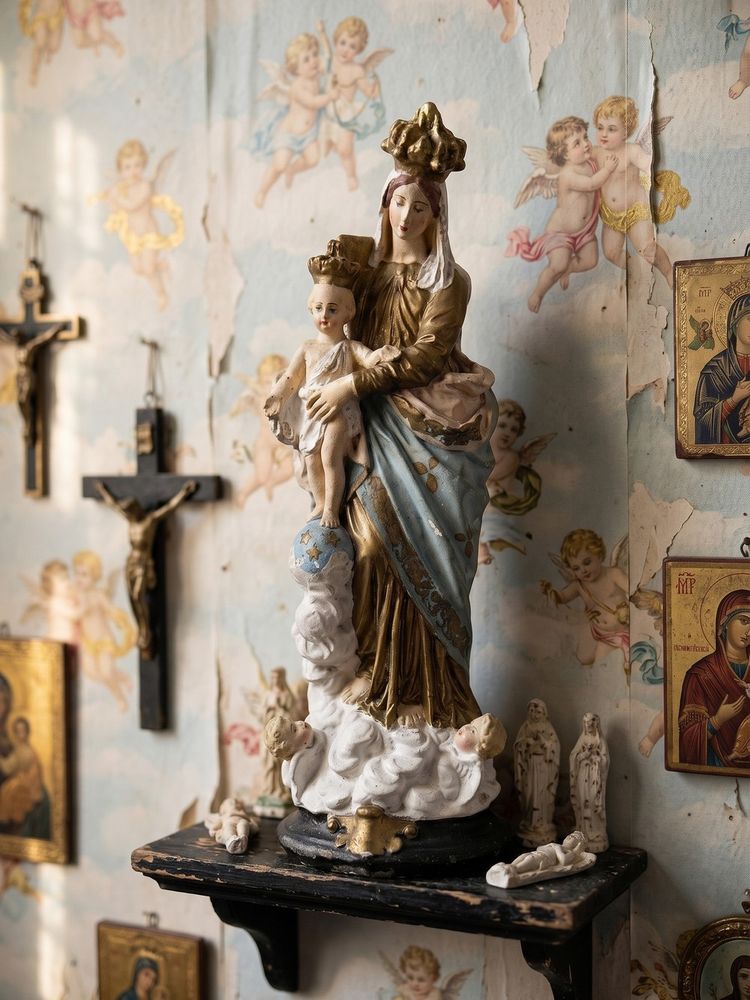 Statue religieuse Notre-Dame des Victoires en plâtre polychrome, début XXe