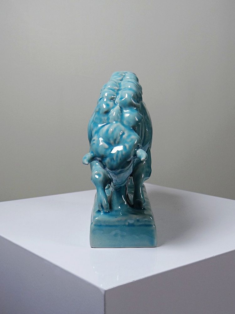Bison Zsolnay en faïence émaillée turquoise, Hongrie, XXe siècle années 40-50
