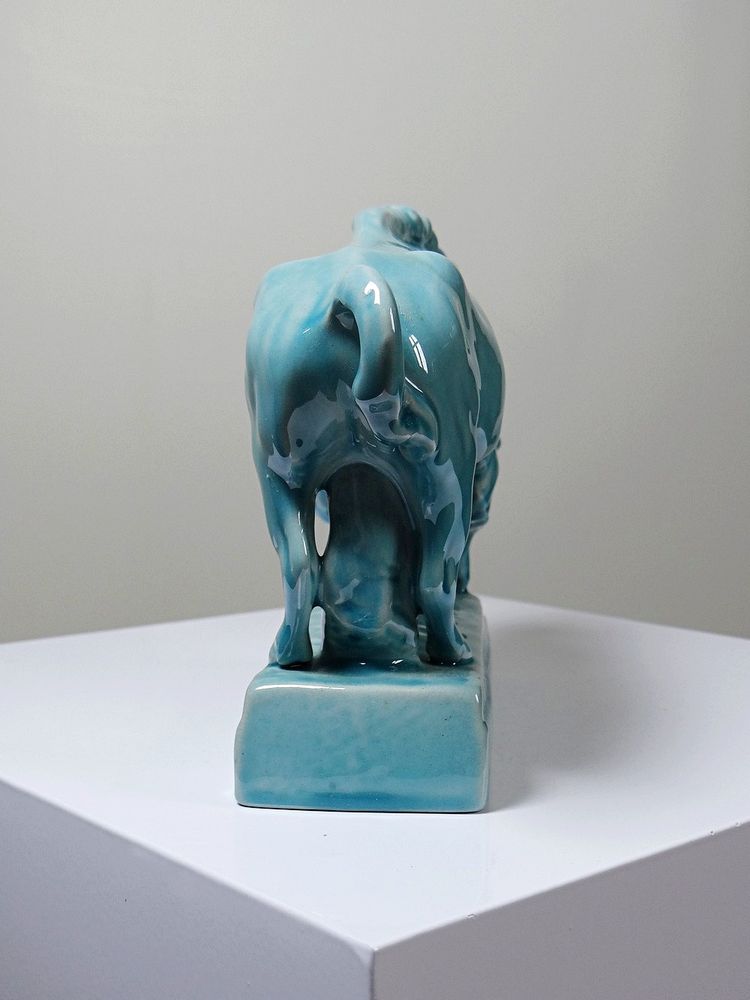 Bison Zsolnay en faïence émaillée turquoise, Hongrie, XXe siècle années 40-50