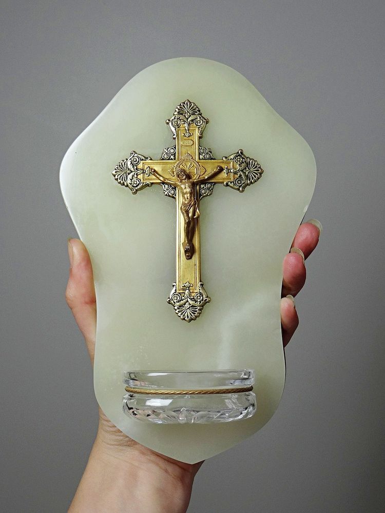 Bénitier mural ancien en onyx vert, crucifix en métal et verre/cristal taillé
