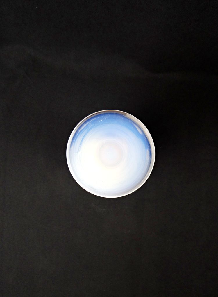 Vase soliflore balustre sur pied en opaline bulle de savon début XXe