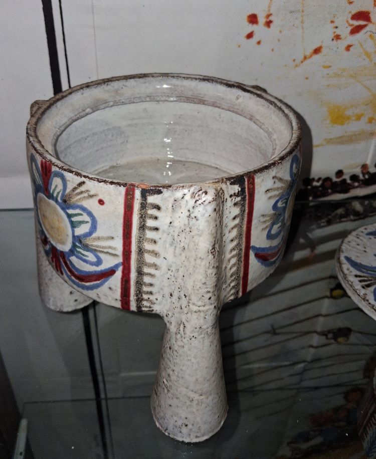 Boîte couverte tripode en céramique – Atelier Le Mûrier a Vallauris
