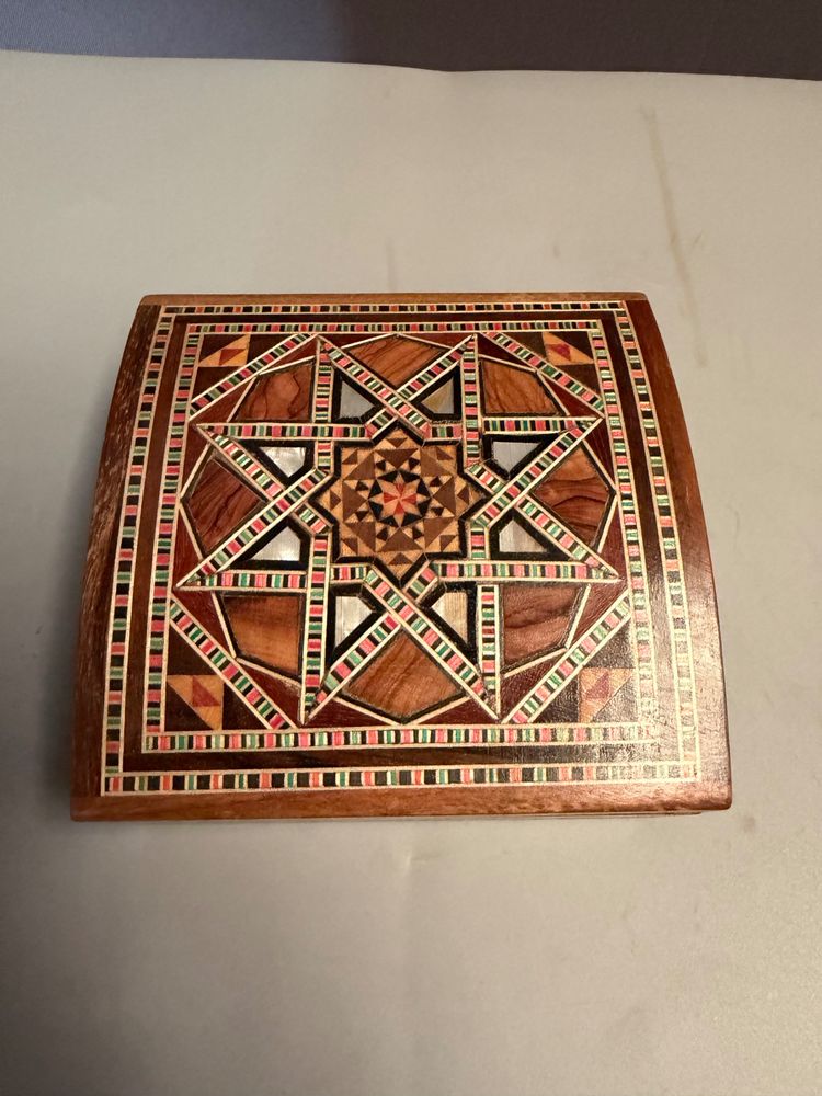 Syrian box in marquetry and mother-of-pearl