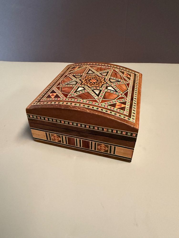 Syrian box in marquetry and mother-of-pearl