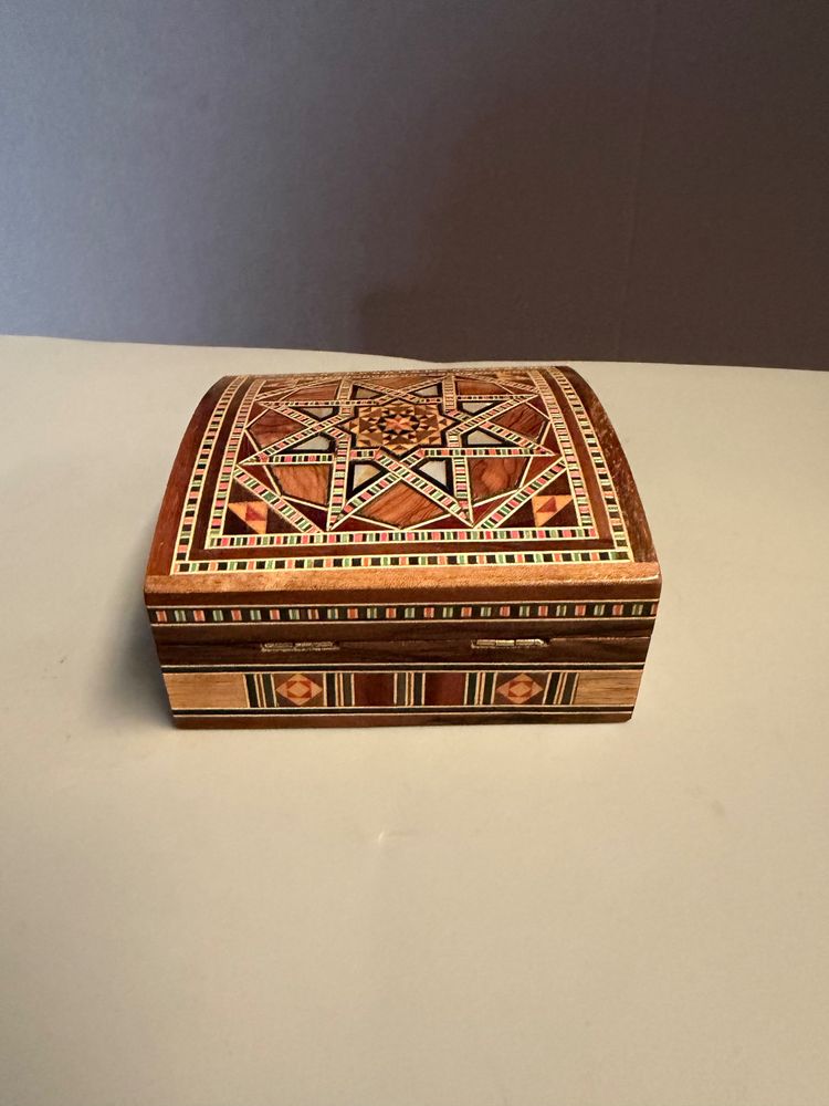 Syrian box in marquetry and mother-of-pearl