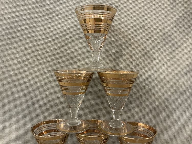 Set di 8 bicchieri da Porto in vetro con finiture dorate, circa 1930.