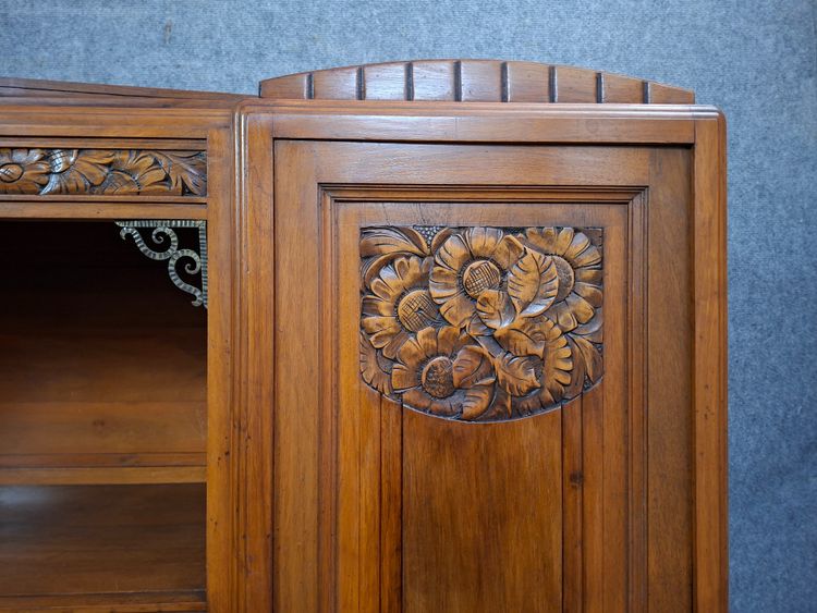 Art Deco bookcase in carved walnut, circa 1930