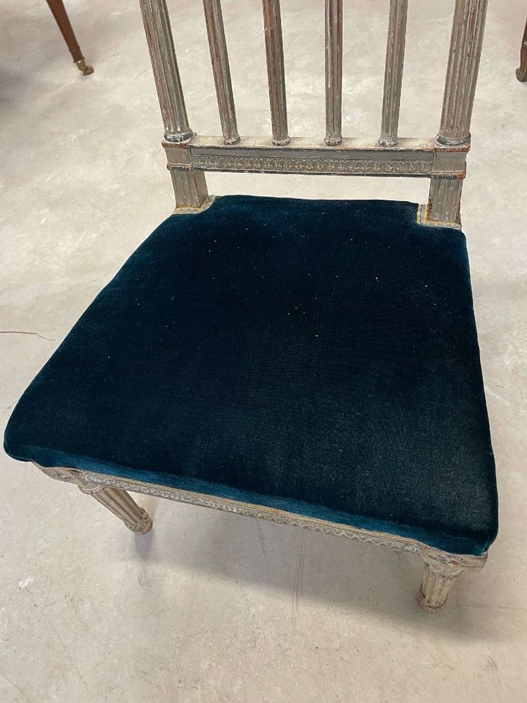 Low Louis XVI chair, painted lacquered wood, 18th century
