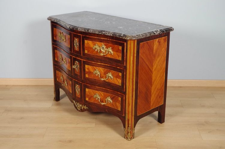Nicolas-Alexandre Lapie – Commode Louis XV en marqueterie et bronze doré