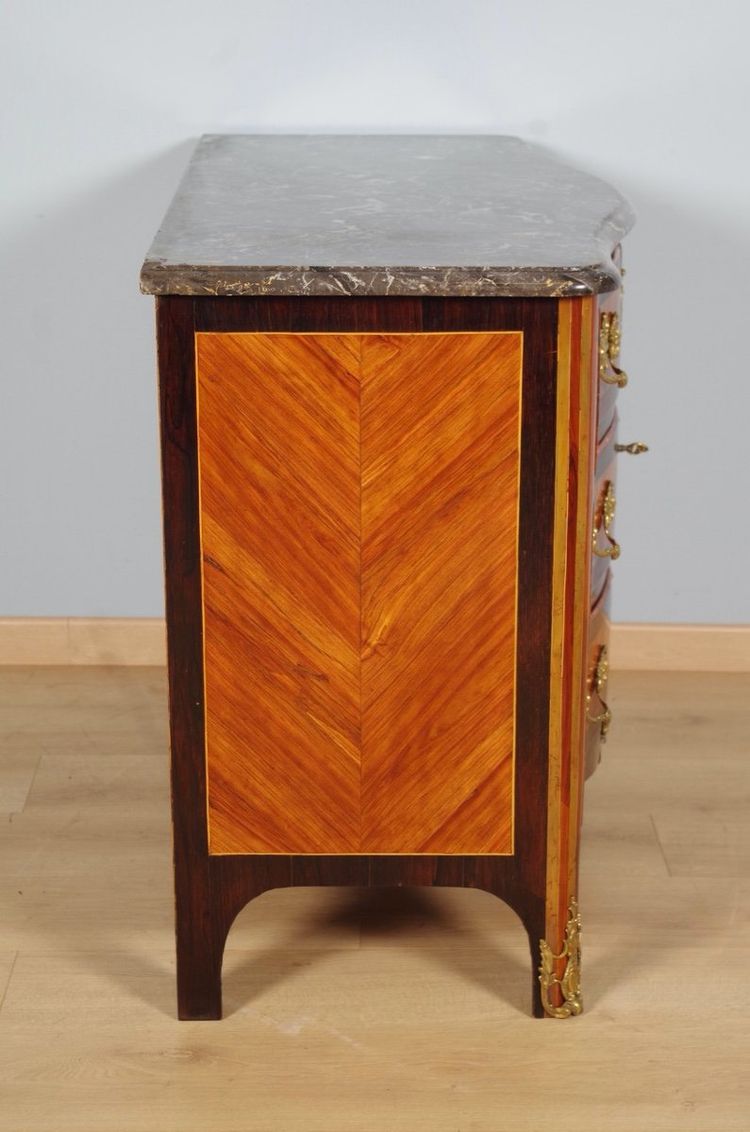 Nicolas-Alexandre Lapie – Commode Louis XV en marqueterie et bronze doré