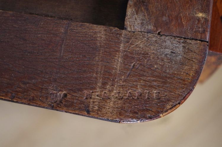 Nicolas-Alexandre Lapie – Commode Louis XV en marqueterie et bronze doré