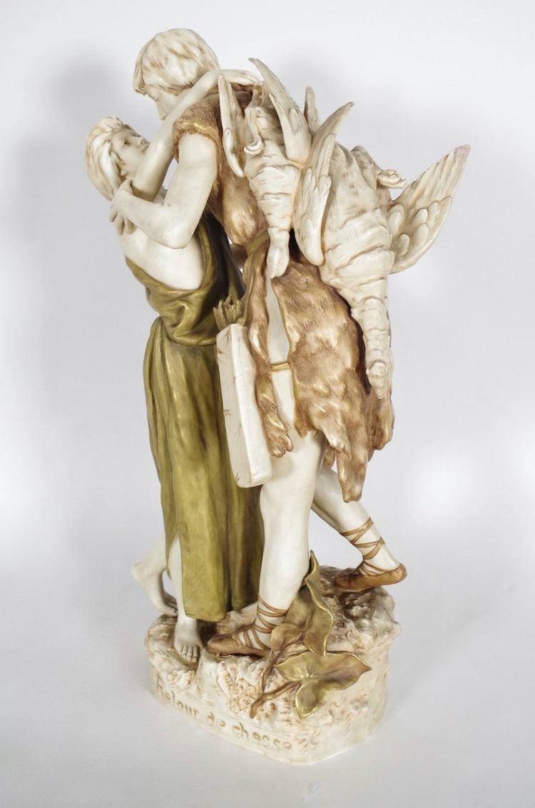 Royal Dux Bohemia - Retour de chasse en porcelaine émaillée polychrome