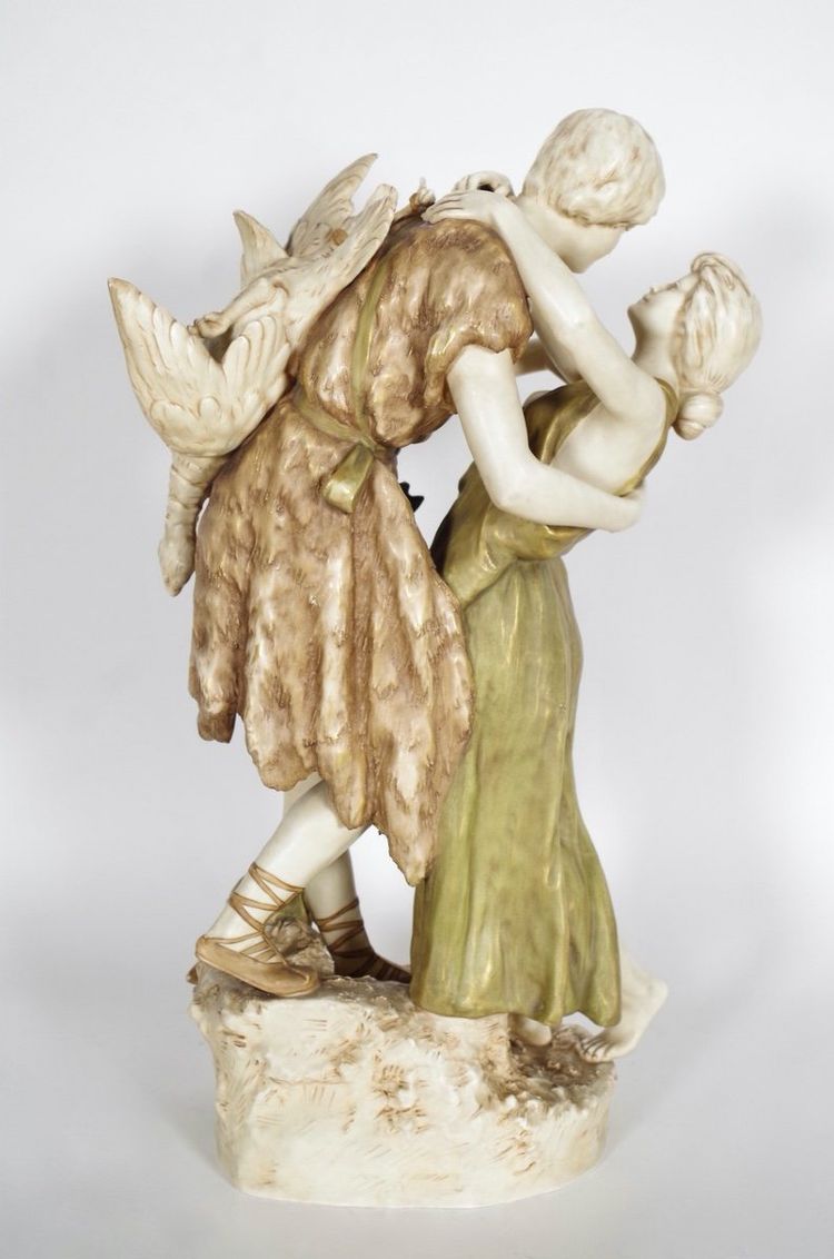 Royal Dux Bohemia - Retour de chasse en porcelaine émaillée polychrome