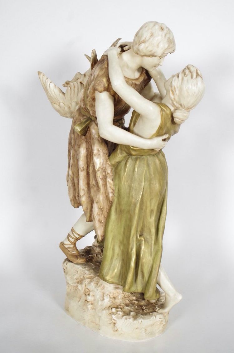 Royal Dux Bohemia - Retour de chasse en porcelaine émaillée polychrome