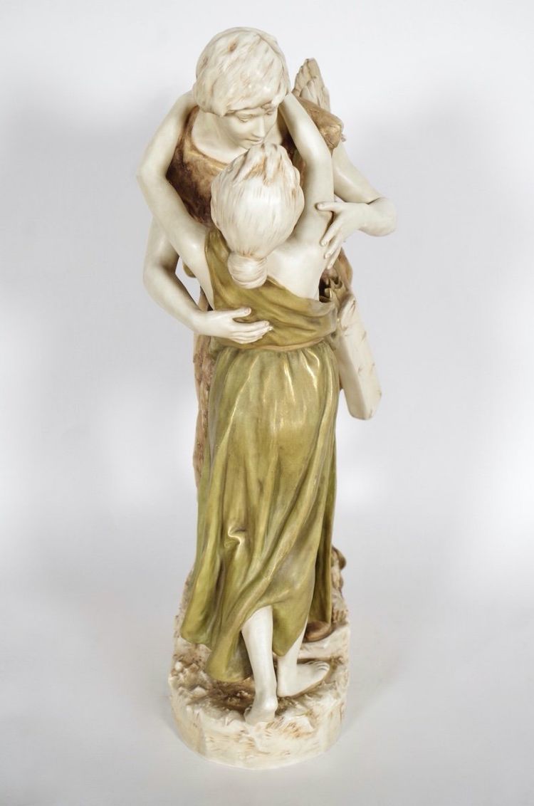Royal Dux Bohemia - Retour de chasse en porcelaine émaillée polychrome