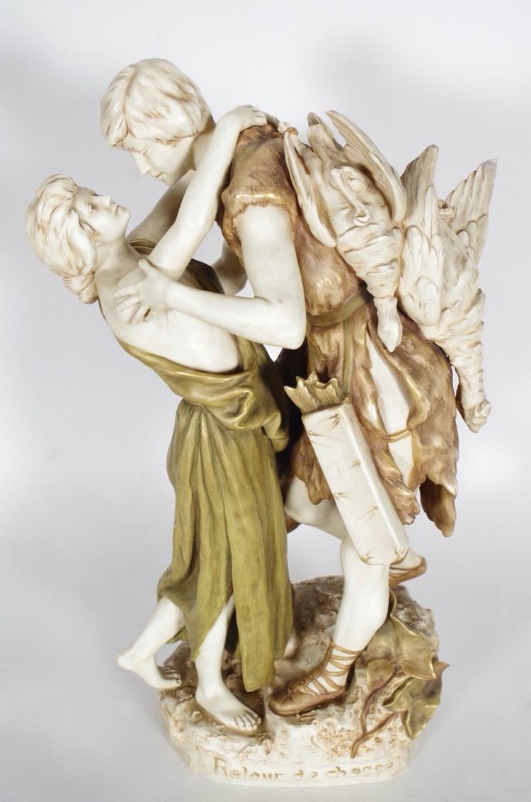 Royal Dux Bohemia - Retour de chasse en porcelaine émaillée polychrome