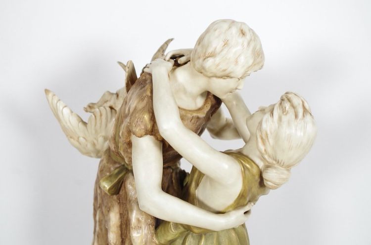 Royal Dux Bohemia - Retour de chasse en porcelaine émaillée polychrome