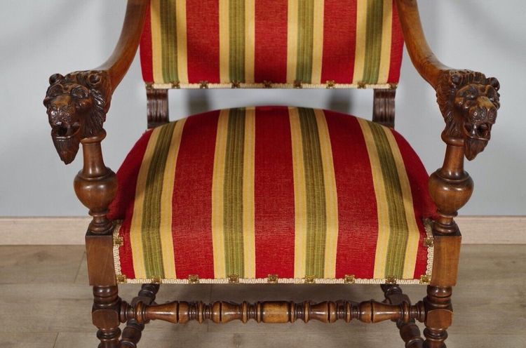 Ein Paar Sessel im Louis-XIV-Stil aus geschnitztem Nussbaumholz, um 1900
