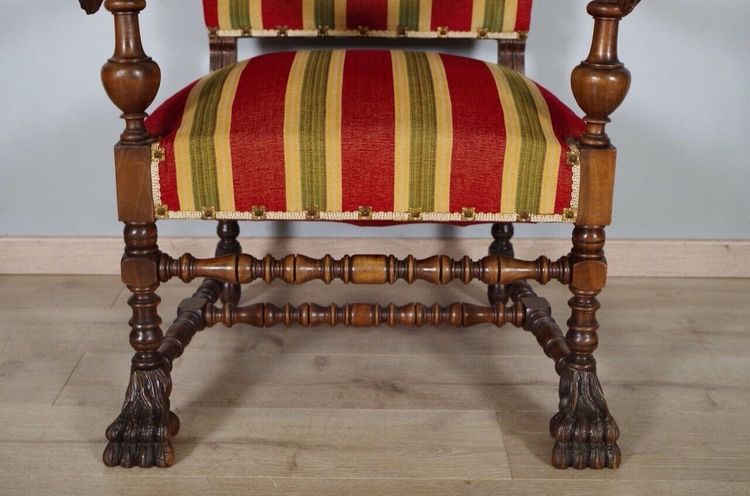 Ein Paar Sessel im Louis-XIV-Stil aus geschnitztem Nussbaumholz, um 1900