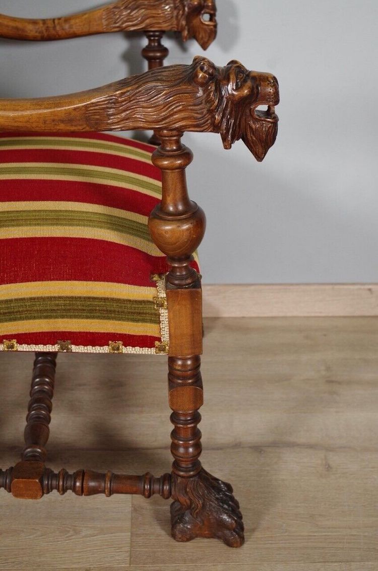 Ein Paar Sessel im Louis-XIV-Stil aus geschnitztem Nussbaumholz, um 1900