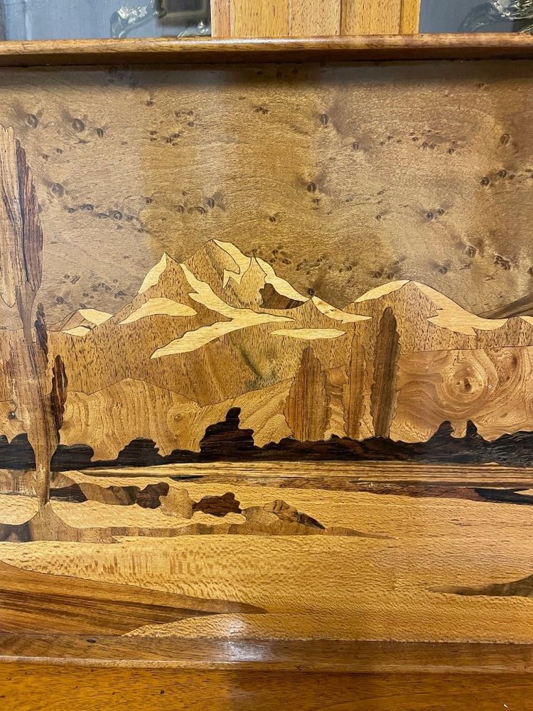 Vassoio intarsiato in stile Art Nouveau in legno pregiato, 1900 circa