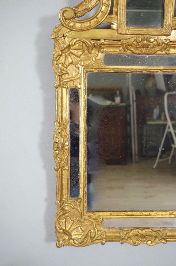 Miroir à parecloses Régence en bois doré, XVIIIe siècle