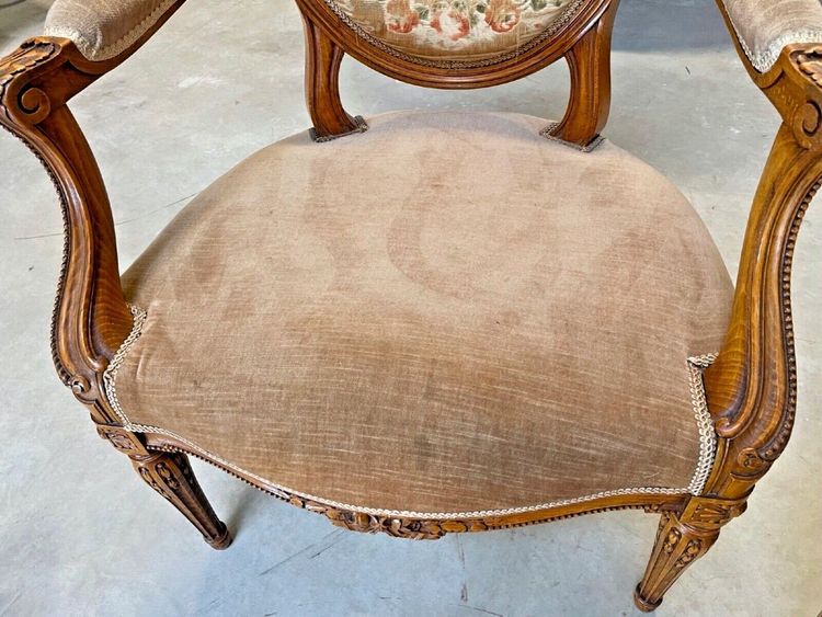 "Transition" living room set in carved beech, four armchairs and a sofa, circa 1900