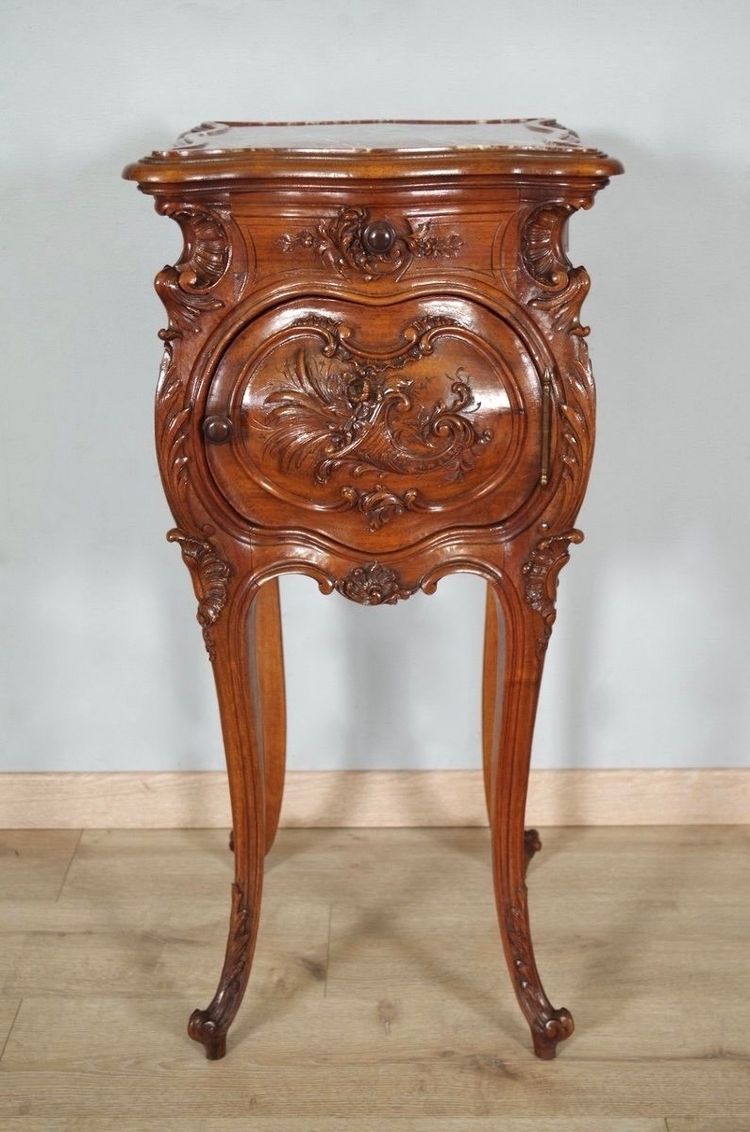 Comodino in stile Luigi XV rocaille in noce, 1900 circa