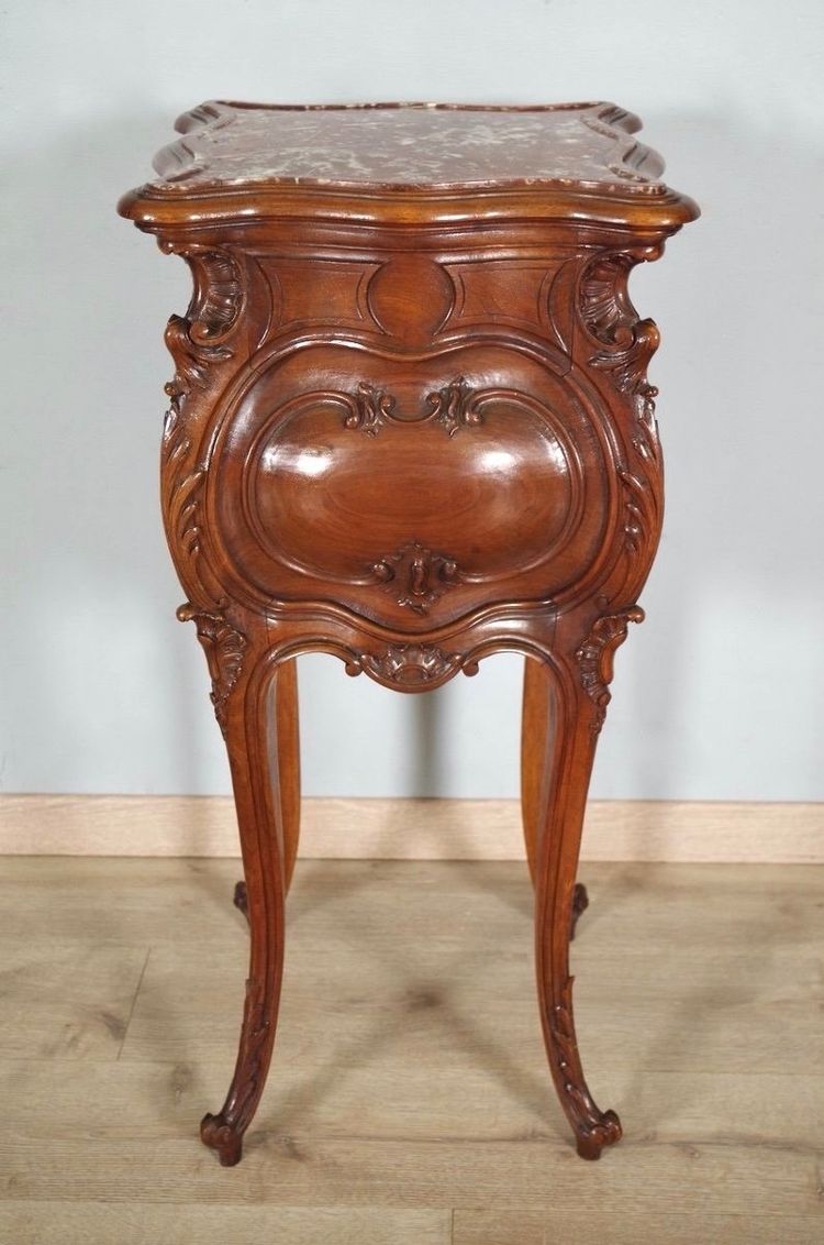 Comodino in stile Luigi XV rocaille in noce, 1900 circa
