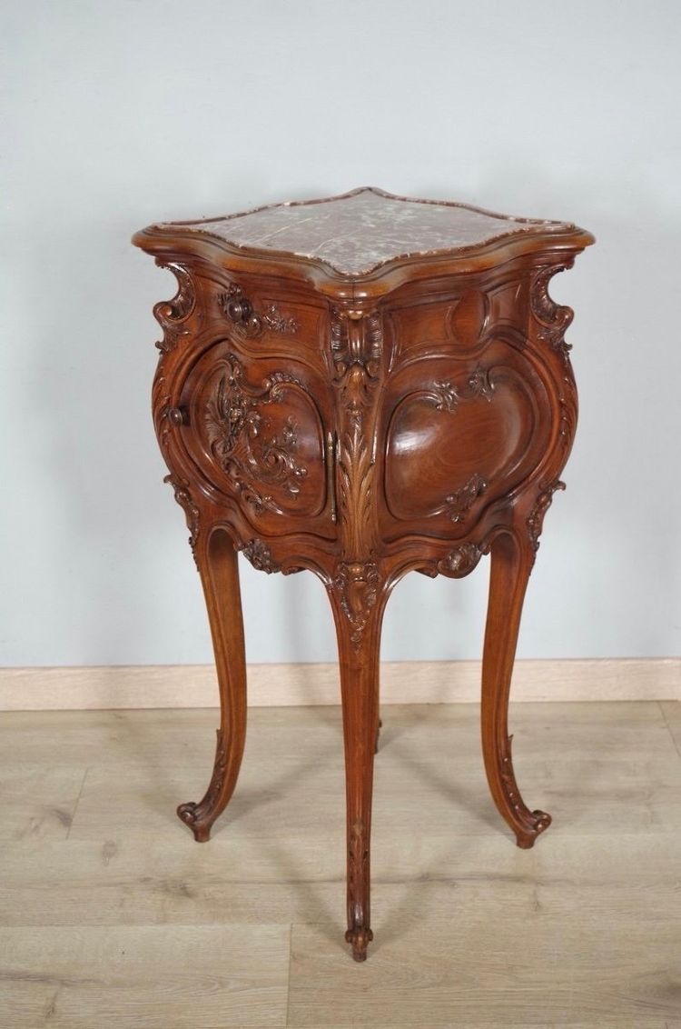 Comodino in stile Luigi XV rocaille in noce, 1900 circa