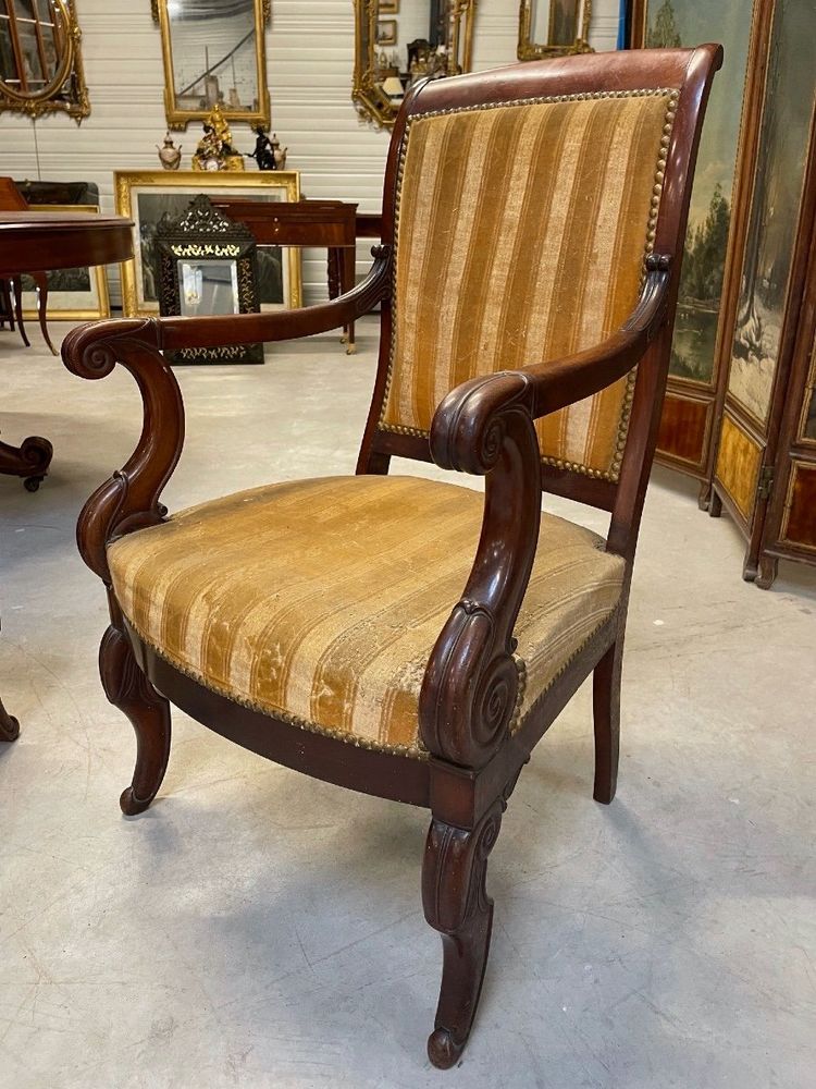 Pair of Restoration-style mahogany armchairs with curved backs, circa 1815