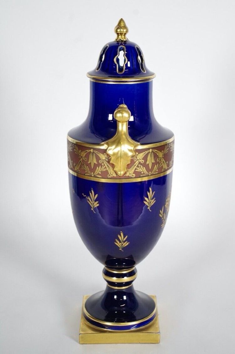 Pinon-Heuzé Tours – Paar Vasen aus blauem Sèvres-Porzellan, um 1910