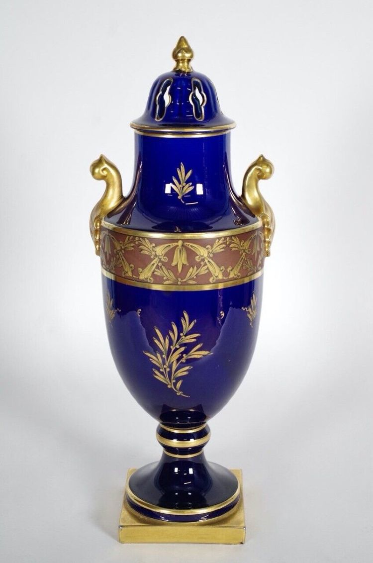 Pinon-Heuzé Tours – Paar Vasen aus blauem Sèvres-Porzellan, um 1910