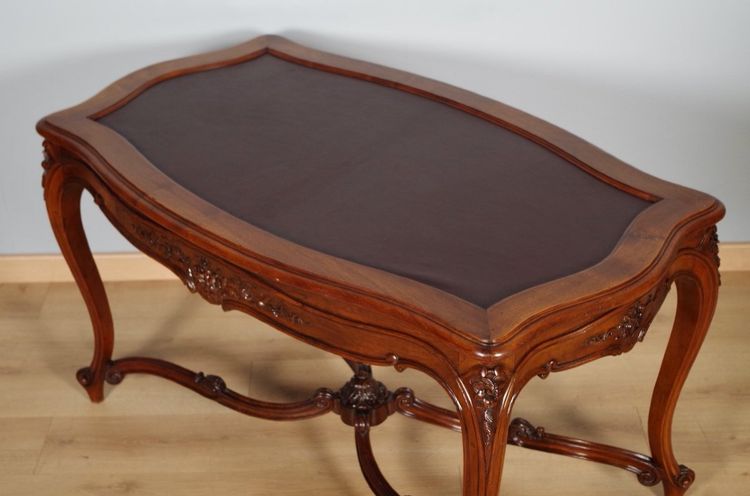 Louis XV-style coffee table in molded and carved walnut, circa 1900