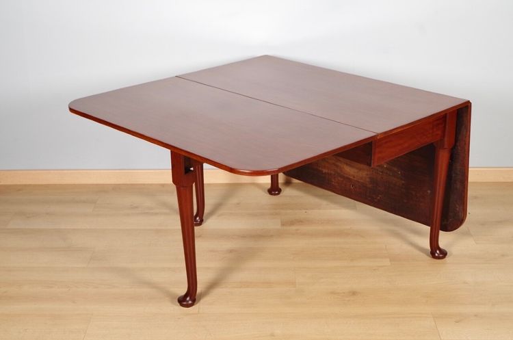 George III-style gateleg table in solid mahogany, circa 1810