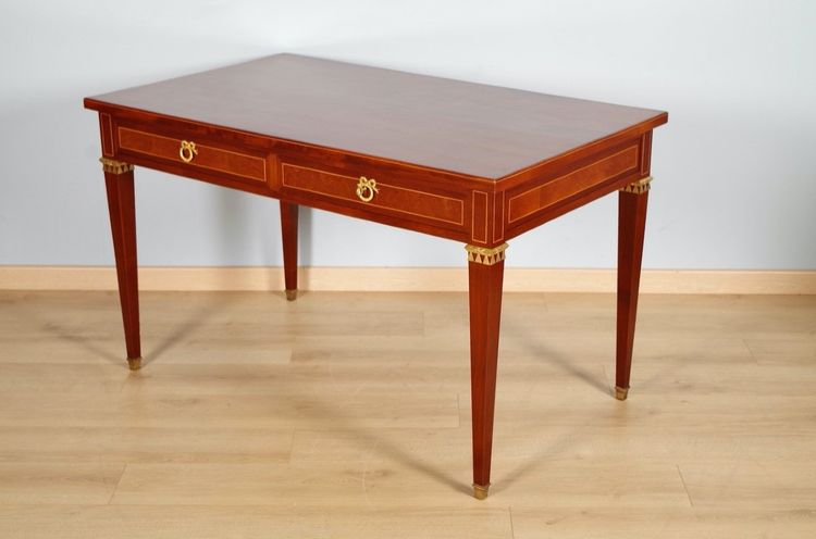 Flacher Schreibtisch im Louis-XVI-Stil aus Mahagoni und Amboina-Maserholz