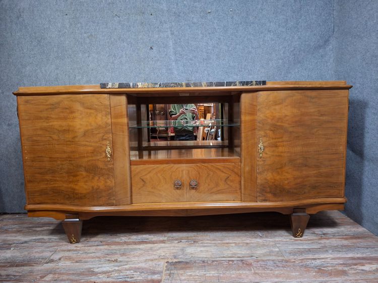 Credenza Art Déco in impiallacciatura di noce fiammato, opera francese degli anni '30.