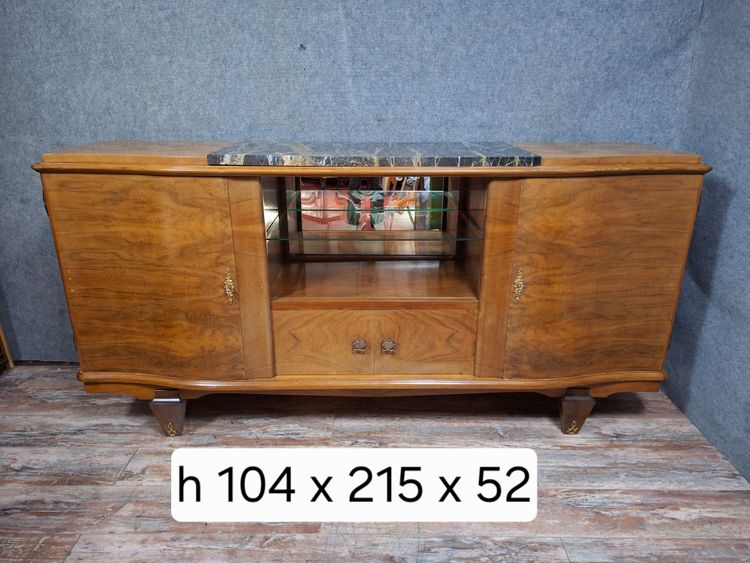 Credenza Art Déco in impiallacciatura di noce fiammato, opera francese degli anni '30.