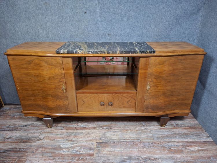 Credenza Art Déco in impiallacciatura di noce fiammato, opera francese degli anni '30.