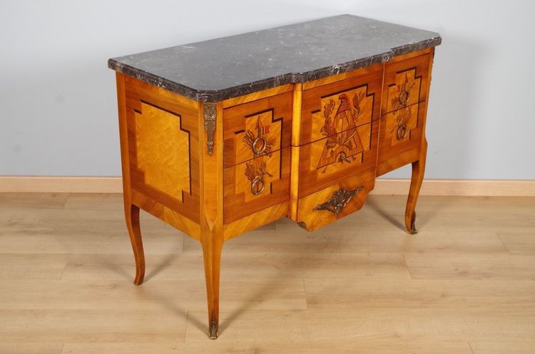 Commode maçonnique Transition en marqueterie de noyer, vers 1950