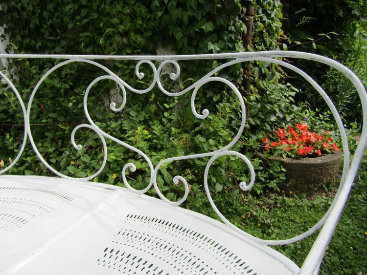 rounded garden bench
